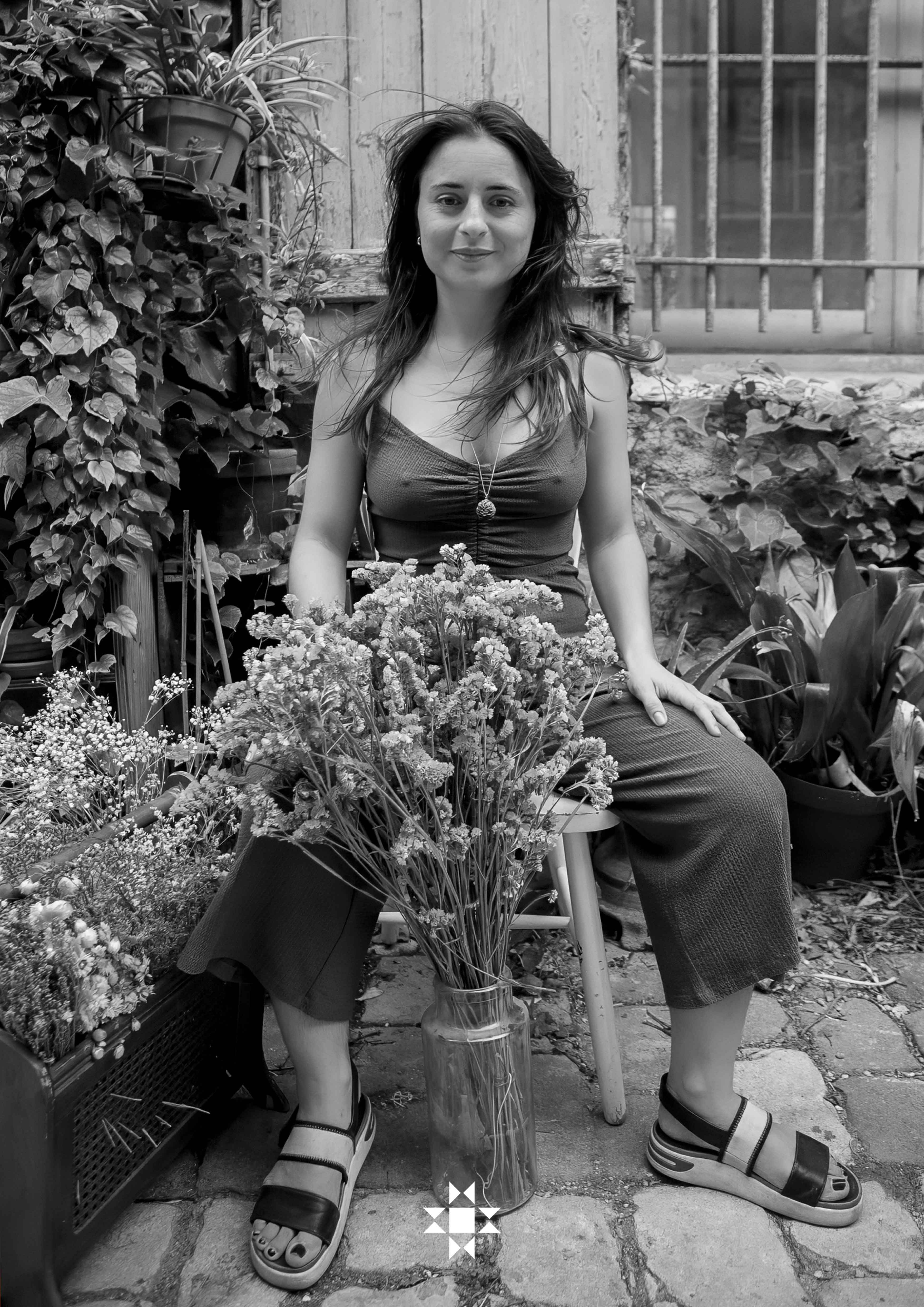 Folium-maisonbotanique Les herbiers faits à la main. Révéler la beauté.

Folium est une maison créée en 2019, qui propose des planches d'herbiers encadrées.
La marque réinvente l'herbier traditionnel en créant des compositions contemporaines qui subliment la beauté de la nature.
Folium porte notre regard sur le monde naturel qui nous entoure, pour révéler tout ce qu'on peut y trouver de singulier et de poétique.